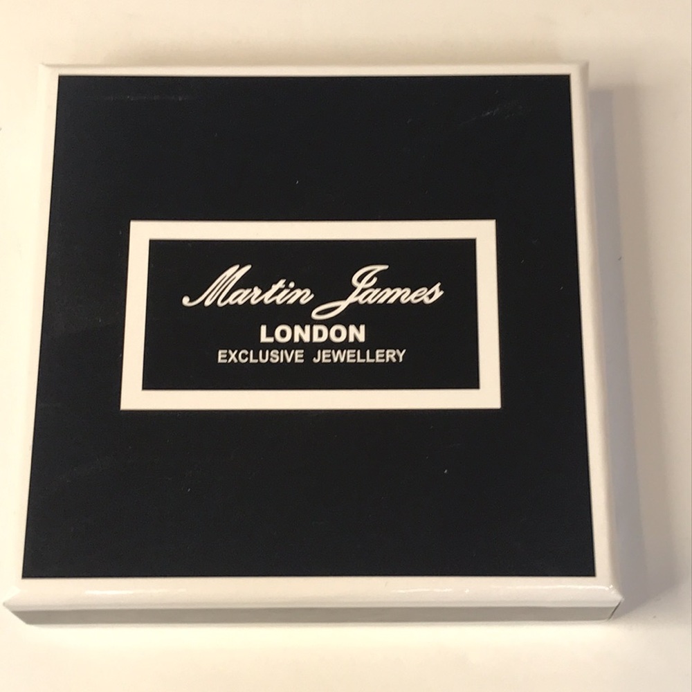 Martin James London synthetic diamond /rhinestone bracelet and earrings set - Picture 11 of 11